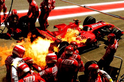 felipe-massa-ferrari-f2008-spain-gp-f1-catalunya-2008-pitstop-fire-e1453248518296.jpg